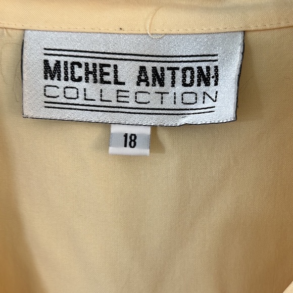 Michel Antoni Collection Blouse 100% Silk light Yellow/ shell buttons Sz 18 - Picture 6 of 11